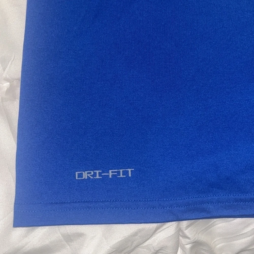 Nike women’s University of Kentucky Softball Blue T-Shirt size Large